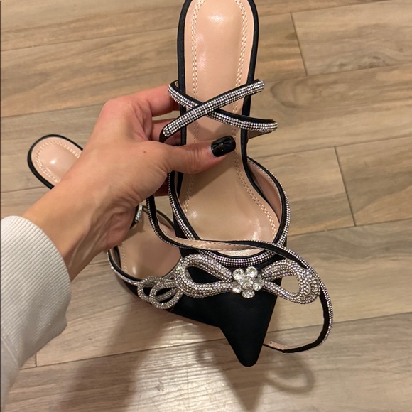 Elegant Black Women's Heels with Rhinestone Accents - Picture 2 of 5